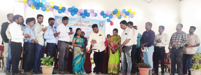 ಪಟ್ಟಣದ ಹರವೆ ಮಲ್ಲರಾಜಪಟ್ಟಣದ ಸರ್ಕಾರಿ ಪ್ರಥಮ ದರ್ಜೆ ಕಾಲೇಜಿನಲ್ಲಿ ಆಯೋಜಿಸಲಾಗಿದ್ದ ಸಾಂಸ್ಕೃತಿಕ, ಕ್ರೀಡಾ ಚಟುವಟಿಕೆಗಳ ಸಮಾರೋಪ ಸಮಾರಂಭವನ್ನು ಹುಣಸೂರು ಸರ್ಕಾರಿ ಮಹಿಳಾ ಪ್ರಥಮ ದರ್ಜೆ ಕಾಲೇಜಿನ ಪ್ರಾಂಶುಪಾಲ ಪುಟ್ಟಶೆಟ್ಟಿ ಉದ್ಘಾಟಿಸಿದರು.
