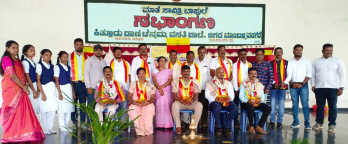 ಯಳಂದೂರು ತಾಲೂಕಿನ ವಡಗೆರೆ ಗ್ರಾಮದ ಕಿತ್ತೂರು ರಾಣಿ ಚೆನ್ನಮ್ಮ ವಸತಿ ಶಾಲೆಯಲ್ಲಿ ತಾಲೂಕು ಕನ್ನಡ ಸಾಹಿತ್ಯ ಪರಿಷತ್ತಿನ ವತಿಯಿಂದ ಹಮ್ಮಿಕೊಂಡಿದ್ದ ಉಪನ್ಯಾಸ ಹಾಗೂ ಕನ್ನಡ ಗೀತೆಗಳ ನೃತ್ಯ ಕಾರ್ಯಕ್ರಮದಲ್ಲಿ ವಿವಿಧ ಕ್ಷೇತ್ರಗಳಲ್ಲಿ ಸಾಧನೆಗೈದ ಗಣ್ಯರನ್ನು ಸನ್ಮಾನಿಸಲಾಯಿತು.