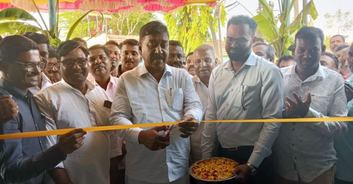 ಯಳಂದೂರು ತಾಲೂಕಿನ ಗೌಡಹಳ್ಳಿ ಗ್ರಾಮದಲ್ಲಿ ನೂತನ ಪಶು ಆಸ್ಪತ್ರೆಯನ್ನು ಸೋಮವಾರ ಶಾಸಕ ಎ.ಆರ್. ಕೃಷ್ಣಮೂರ್ತಿ ಉದ್ಘಾಟಿಸಿದರು.