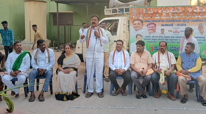 ಯಳಂದೂರು ತಾಲೂಕಿನ ಯರಿಯೂರು ಗ್ರಾಮದಲ್ಲಿ ಭಾನುವಾರ ಕಾಂಗ್ರೆಸ್ ಅಭ್ಯರ್ಥಿ ಸುನೀಲ್ ಬೋಸ್ ಪರ ಮತಯಾಚನೆ ಕಾರ್ಯಕ್ರಮದಲ್ಲಿ ಶಾಸಕ ಎ.ಆರ್. ಕೃಷ್ಣಮೂರ್ತಿ ಮಾತನಾಡಿದರು.
