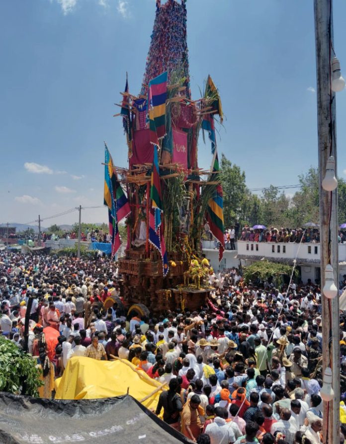 ಯಳಂದೂರು ತಾಲ್ಲೂಕಿನ ಬಿಳಿಗಿರಿರಂಗನಬೆಟ್ಟದಲ್ಲಿ ಬಿಳಿಗಿರಿರಂಗನಾಥಸ್ವಾಮಿಯ ದೊಡ್ಡಜಾತ್ರೆಯು ಮಂಗಳವಾರ ಸಾವಿರಾರು ಭಕ್ತರ ಸಮ್ಮುಖದಲ್ಲಿ ವಿಜೃಂಭಣೆಯಿಂದ ನೆರವೇರಿತು.