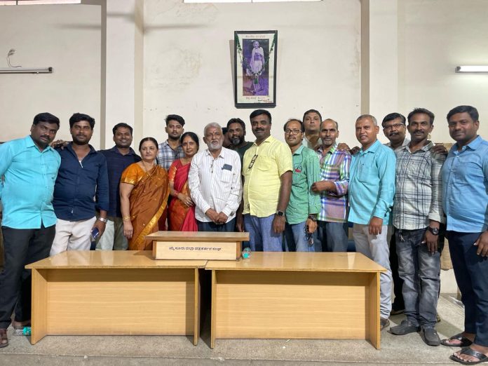 ಮೈಸೂರಿನ ಜಿಲ್ಲಾಪತ್ರಕರ್ತರ ಭವನದಲ್ಲಿ ನಡೆದ ಸಮಾರಂಭದಲ್ಲಿ ಸಾಹಿತಿ ಬನ್ನೂರು ಕೆ.ರಾಜು, ಅವರ ಪತ್ನಿ ಮಹಾಲಕ್ಷ್ಮೀ ಅವರನ್ನು ಸನಾನಿಸಲಾಯಿತು. ಚಿದಾನಂದ ಸ್ವಾಮೀಜಿ, ಪ್ರೊ.ಎಸ್‌‍. ಶಿವರಾಜಪ್ಪ, ಕೆ. ರಘುರಾಂ ವಾಜಪೇಯಿ, ಡಾ.ಕೆ. ಲೀಲಾ ಪ್ರಕಾಶ್‌ ಮುಂತಾದವರಿದ್ದರು.
